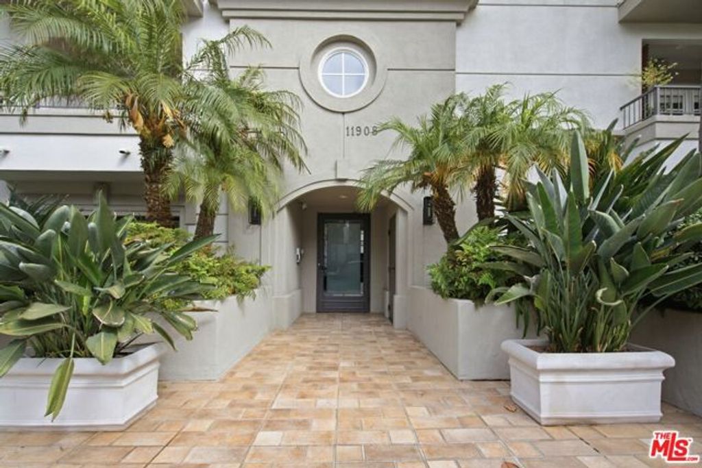 11908 Darlington Avenue 203, Los Angeles, CA 90049