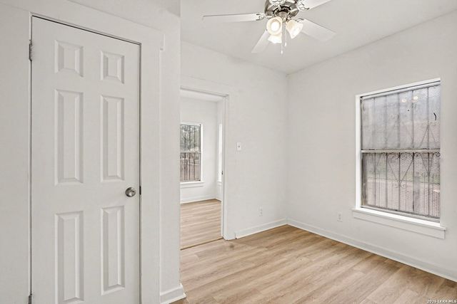2035 S Trinity St, San Antonio, TX 78207