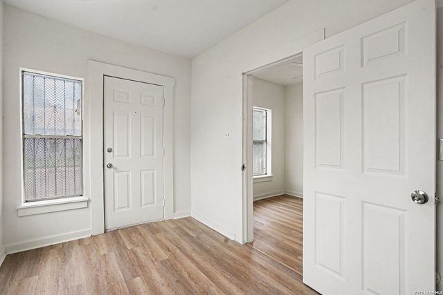 2035 S Trinity St, San Antonio, TX 78207