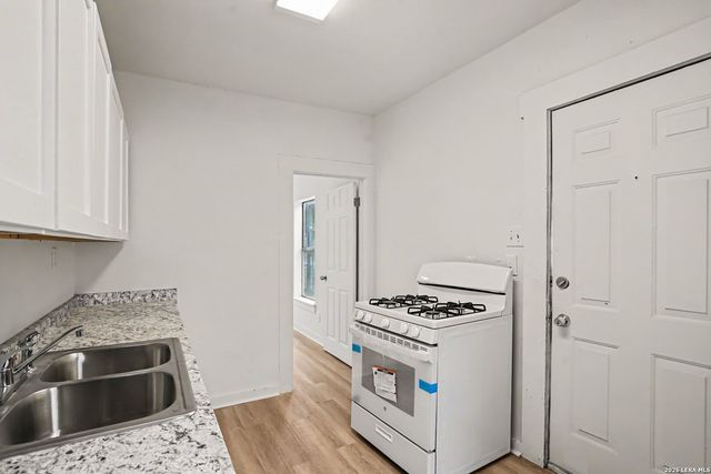 2035 S Trinity St, San Antonio, TX 78207