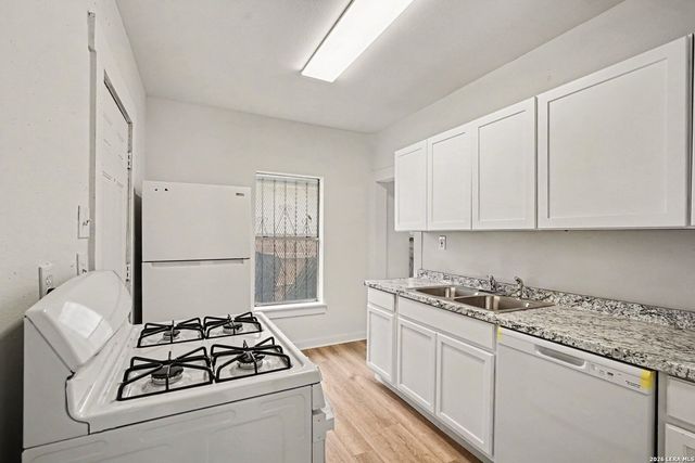 2035 S Trinity St, San Antonio, TX 78207