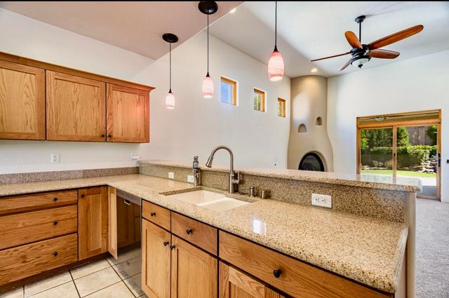 1424 Vinca Trail NE, Albuquerque, NM 87112