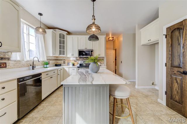 140 Park Ridge Drive, O'fallon, MO 63366