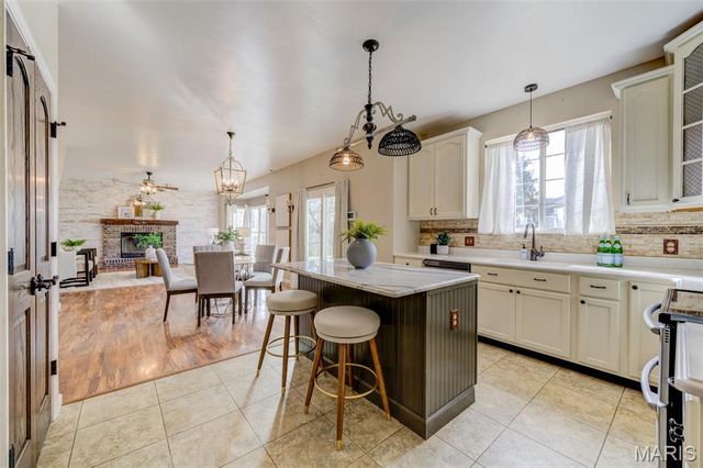 140 Park Ridge Drive, O'fallon, MO 63366