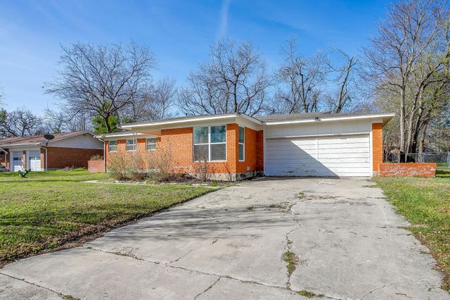 2020 Crestridge Street, Stephenville, TX 76401