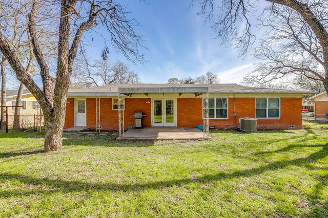 2020 Crestridge Street, Stephenville, TX 76401