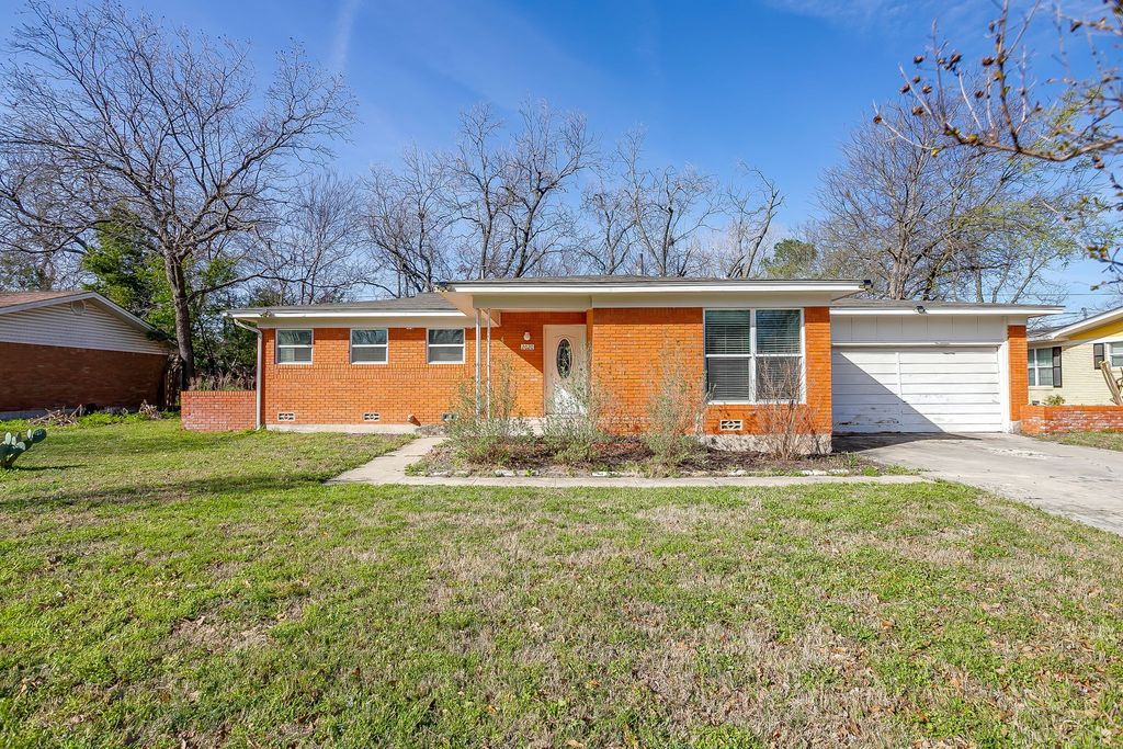 2020 Crestridge Street, Stephenville, TX 76401