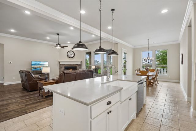 8221 Palmer Lane, Waxahachie, TX 75167