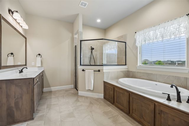 8221 Palmer Lane, Waxahachie, TX 75167