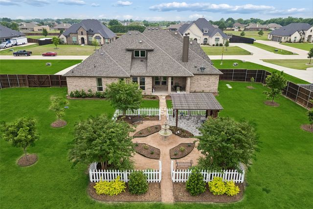8221 Palmer Lane, Waxahachie, TX 75167