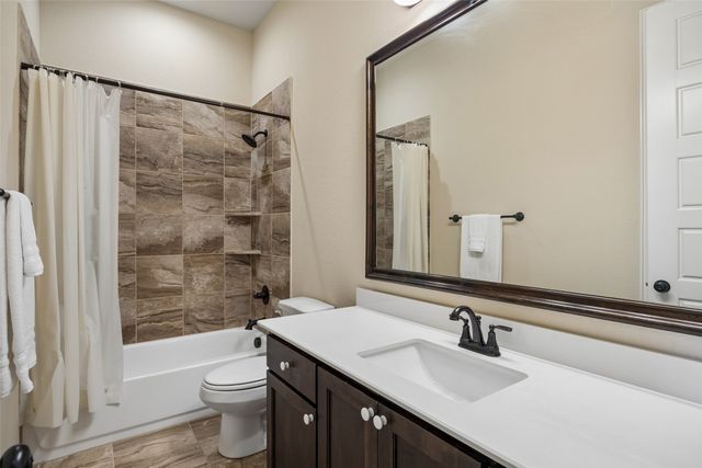 8221 Palmer Lane, Waxahachie, TX 75167