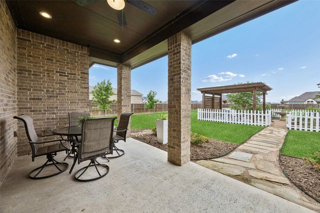 8221 Palmer Lane, Waxahachie, TX 75167