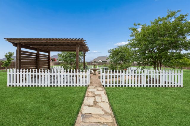 8221 Palmer Lane, Waxahachie, TX 75167