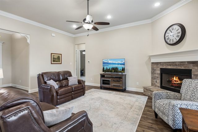 8221 Palmer Lane, Waxahachie, TX 75167