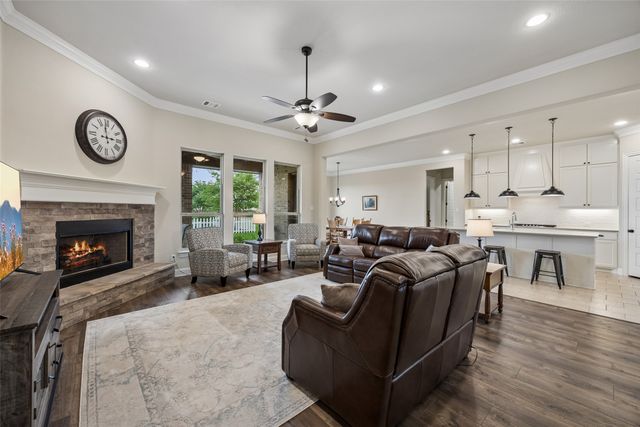 8221 Palmer Lane, Waxahachie, TX 75167