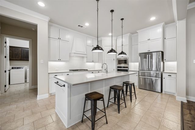 8221 Palmer Lane, Waxahachie, TX 75167