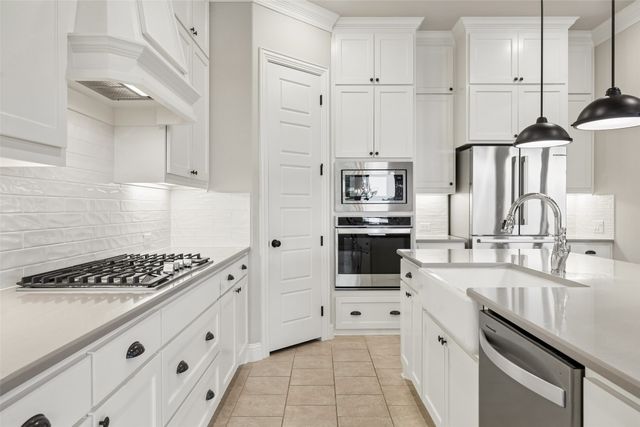 8221 Palmer Lane, Waxahachie, TX 75167