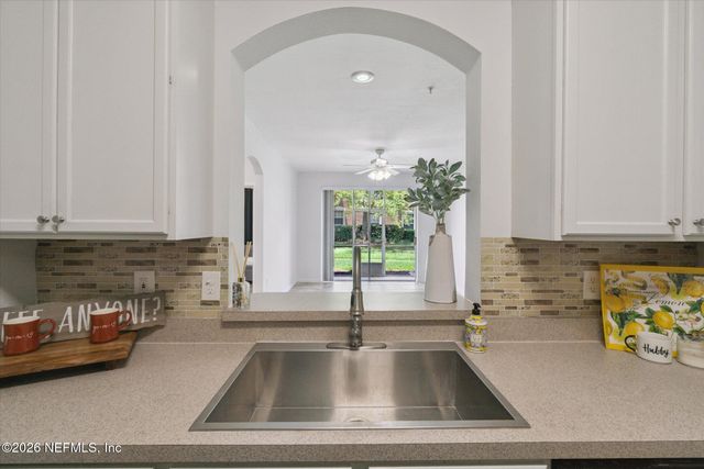 7990 BAYMEADOWS Road 201, Jacksonville, FL 32256