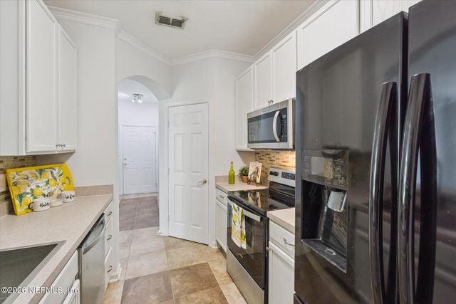 7990 BAYMEADOWS Road 201, Jacksonville, FL 32256