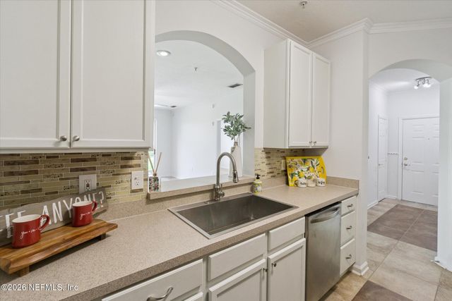 7990 BAYMEADOWS Road 201, Jacksonville, FL 32256