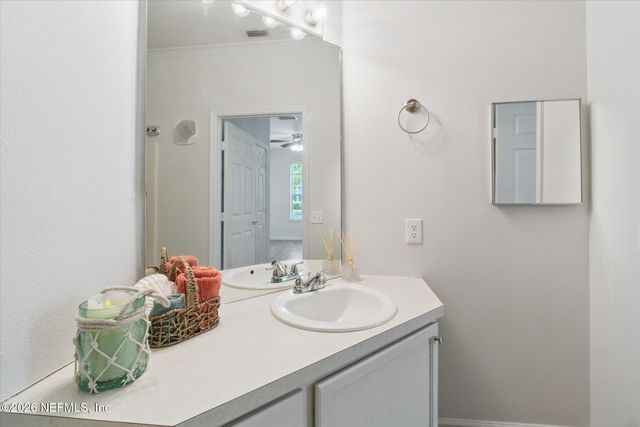 7990 BAYMEADOWS Road 201, Jacksonville, FL 32256