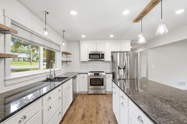 5 LONGFELLOW LN, Columbia, MO 65203