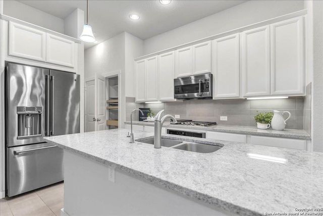 7914 Roanoke Run Unit 16, San Antonio, TX 78240