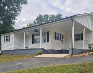 215 Orchard Ln, Mcminnville, TN 37110