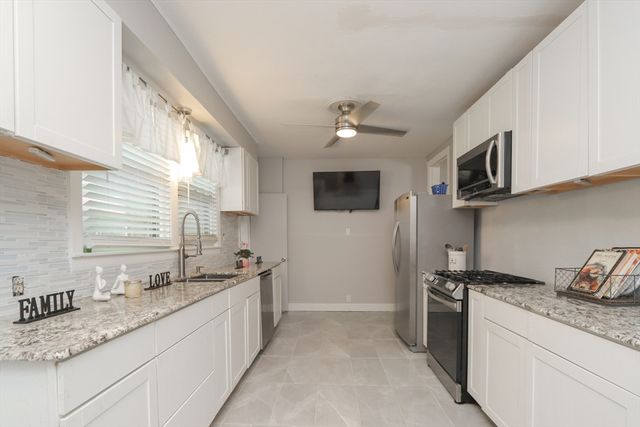 83 Kimberly Ave, Springfield, MA 01108