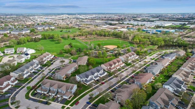 832 Genesee Drive, Naperville, IL 60563