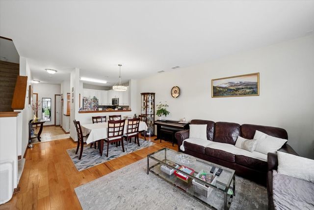 832 Genesee Drive, Naperville, IL 60563