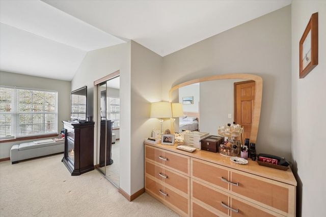 832 Genesee Drive, Naperville, IL 60563