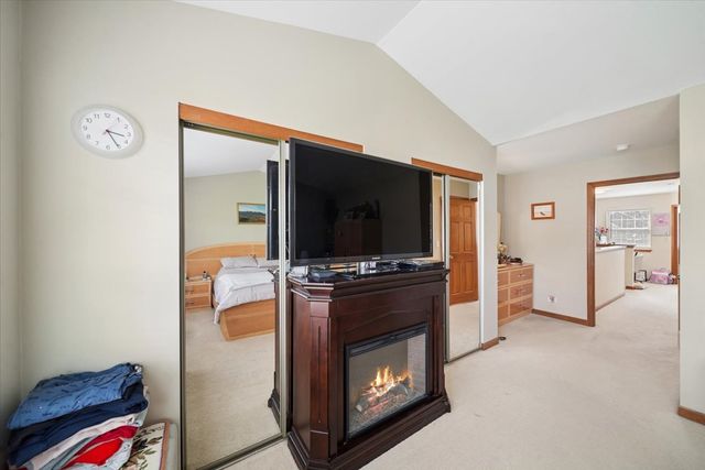 832 Genesee Drive, Naperville, IL 60563