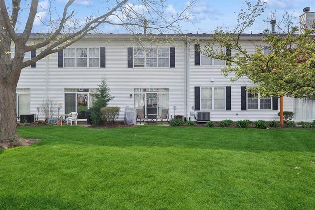 832 Genesee Drive, Naperville, IL 60563