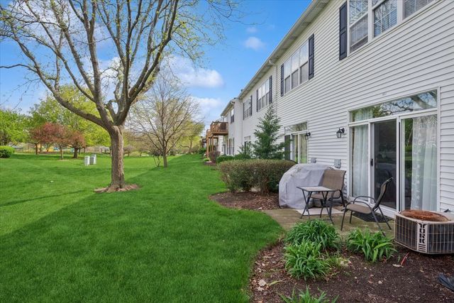 832 Genesee Drive, Naperville, IL 60563