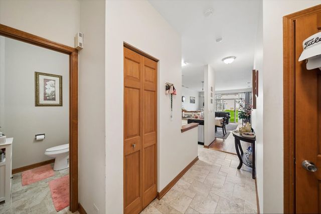 832 Genesee Drive, Naperville, IL 60563