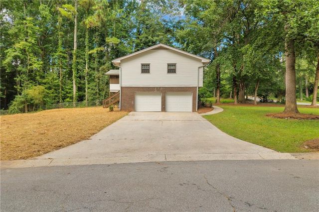 6193 Pine Lane, Douglasville, GA 30135