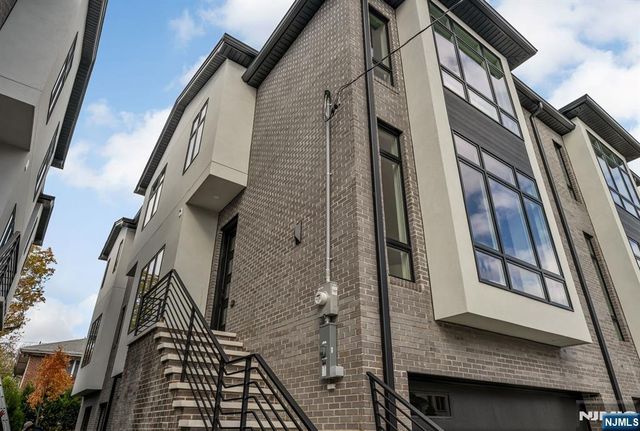 2449 Camner Street, Fort Lee, NJ 07024