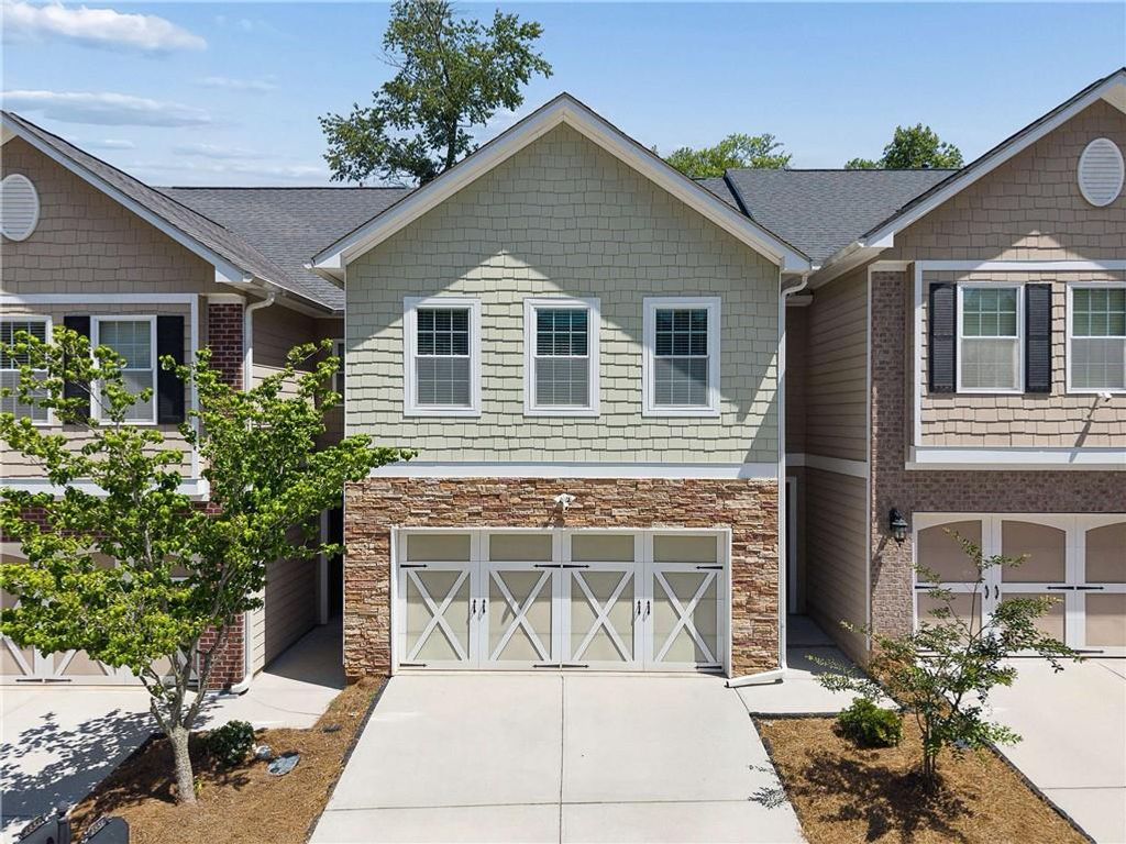 Image 1 of property listing at 2854 Jordan Oaks Lane, Decatur, GA 30033