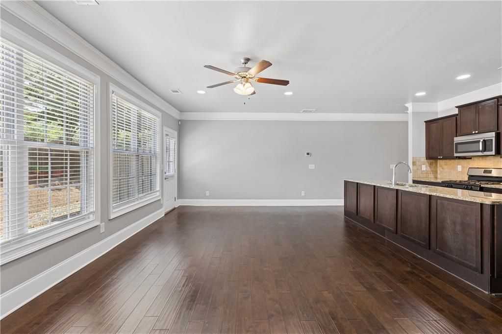 Image 13 of property listing at 2854 Jordan Oaks Lane, Decatur, GA 30033