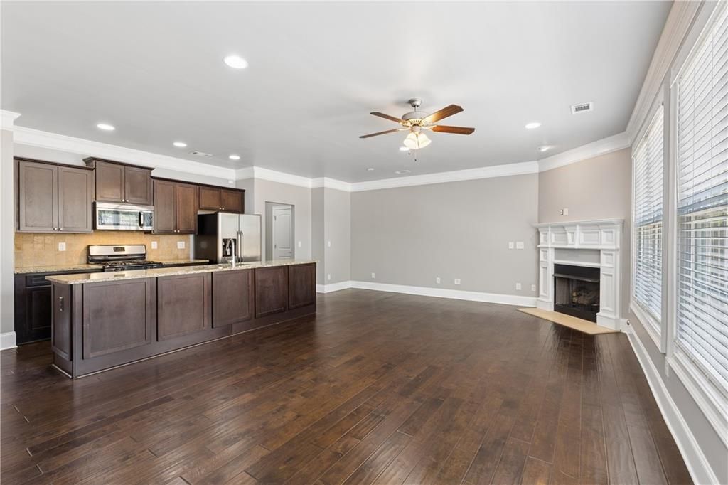 Image 16 of property listing at 2854 Jordan Oaks Lane, Decatur, GA 30033