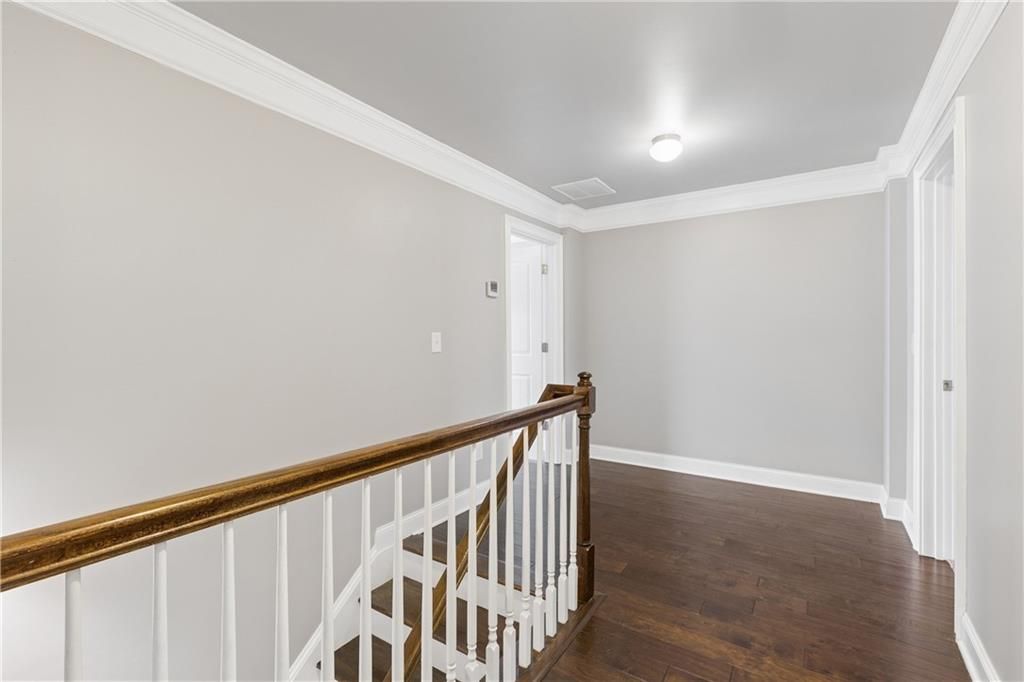 Image 19 of property listing at 2854 Jordan Oaks Lane, Decatur, GA 30033