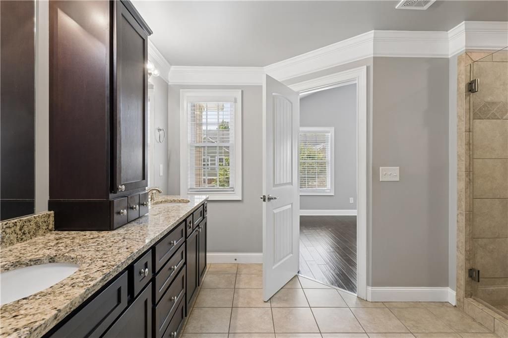Image 37 of property listing at 2854 Jordan Oaks Lane, Decatur, GA 30033