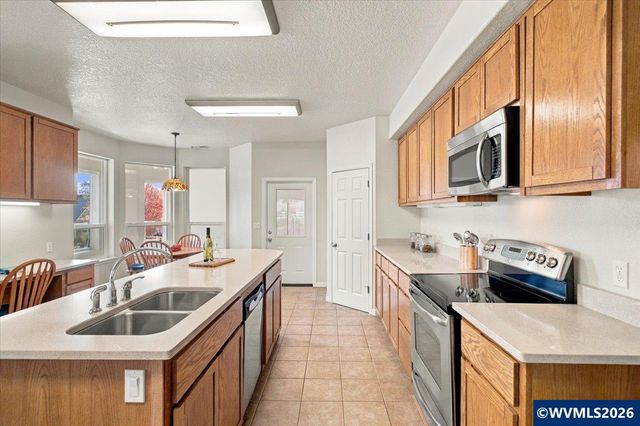 2018 Valley View Dr NW, Albany, OR 97321