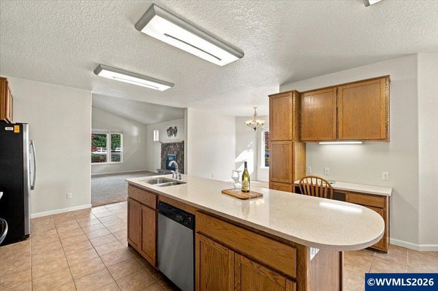 2018 Valley View Dr NW, Albany, OR 97321