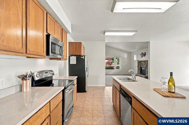 2018 Valley View Dr NW, Albany, OR 97321