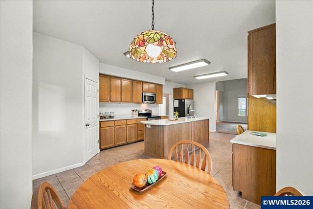 2018 Valley View Dr NW, Albany, OR 97321