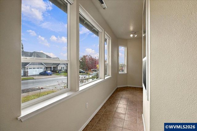 2018 Valley View Dr NW, Albany, OR 97321