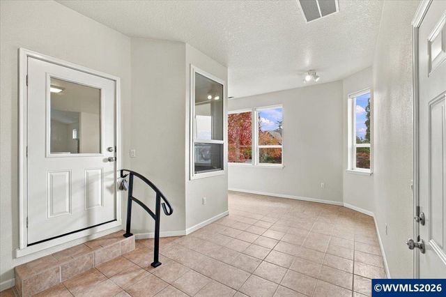 2018 Valley View Dr NW, Albany, OR 97321