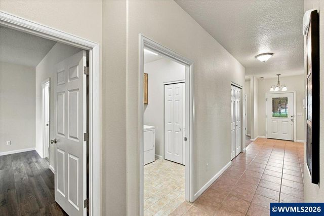 2018 Valley View Dr NW, Albany, OR 97321